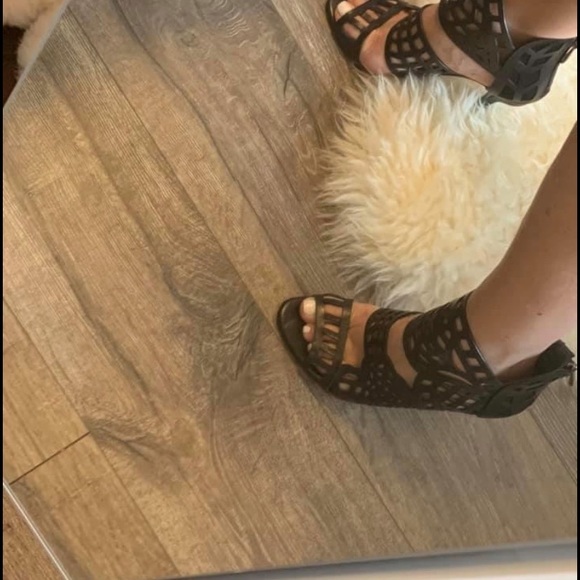 Bcbg laser cut fall bootie - Picture 2 of 9